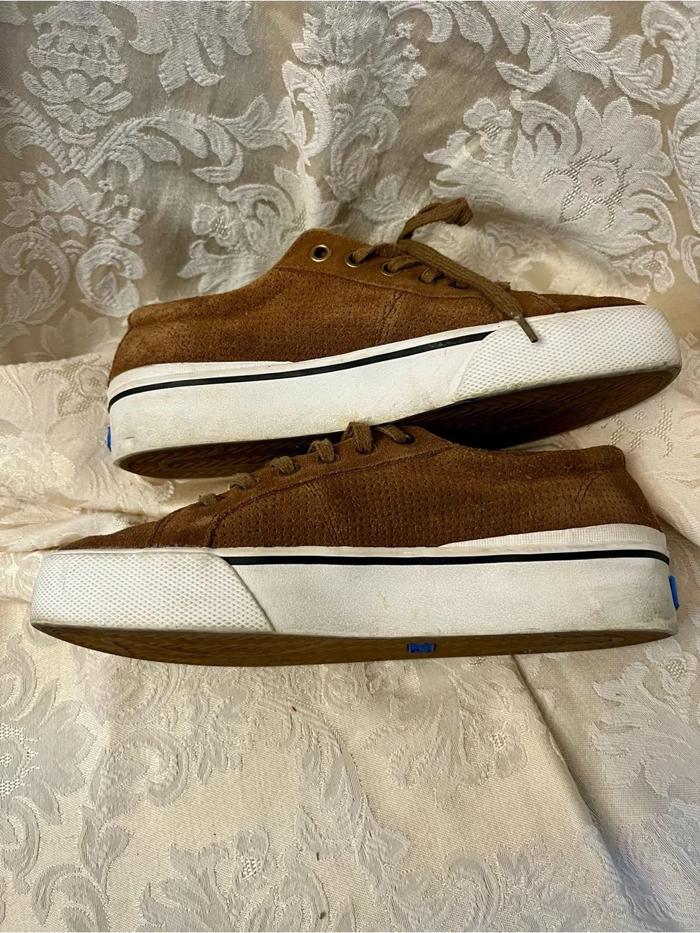 Keds jump kick
